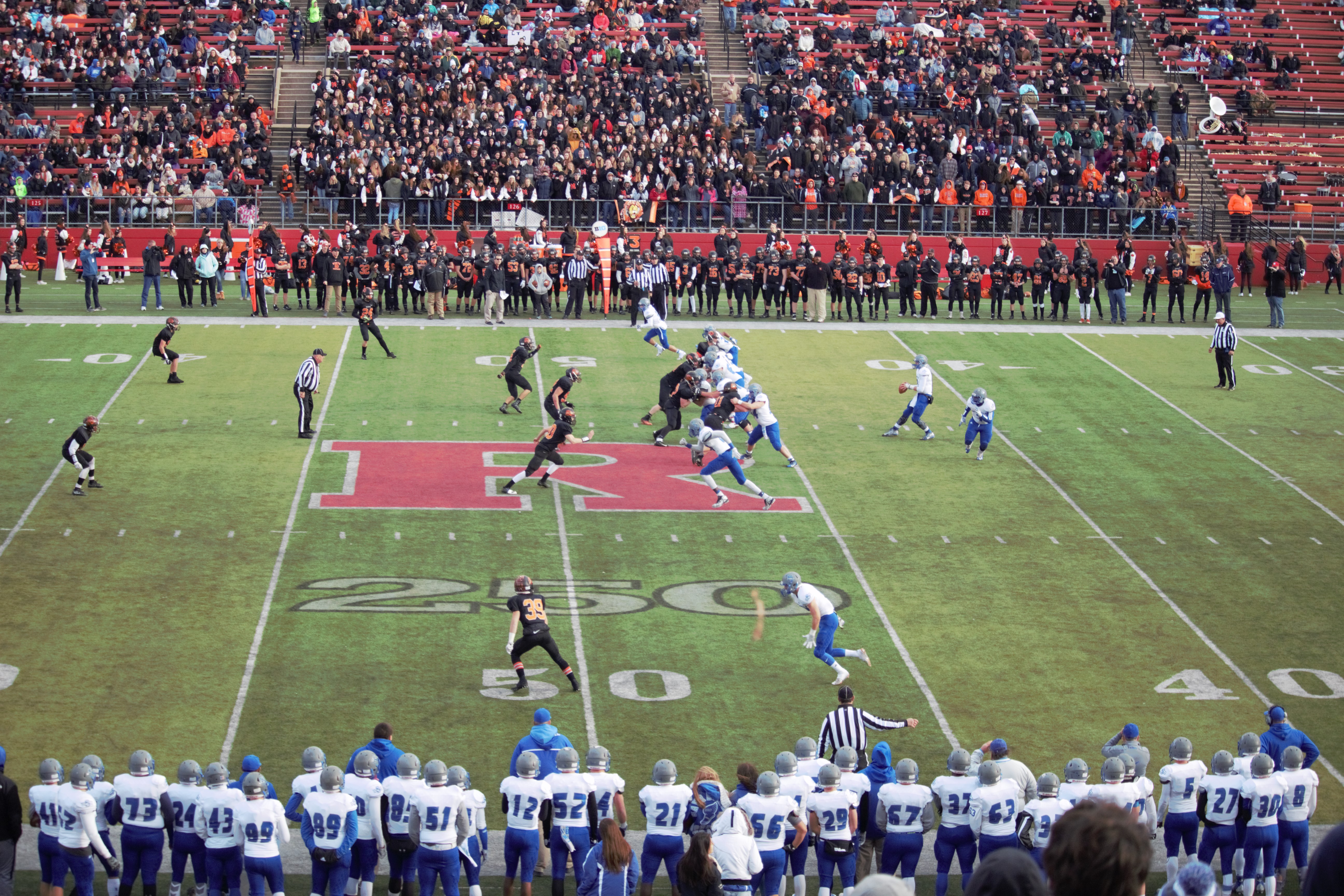 https://youthfootballonline.com/teaching-your-quarterback-how-to-throw-on-the-run-flash-fire-drill/